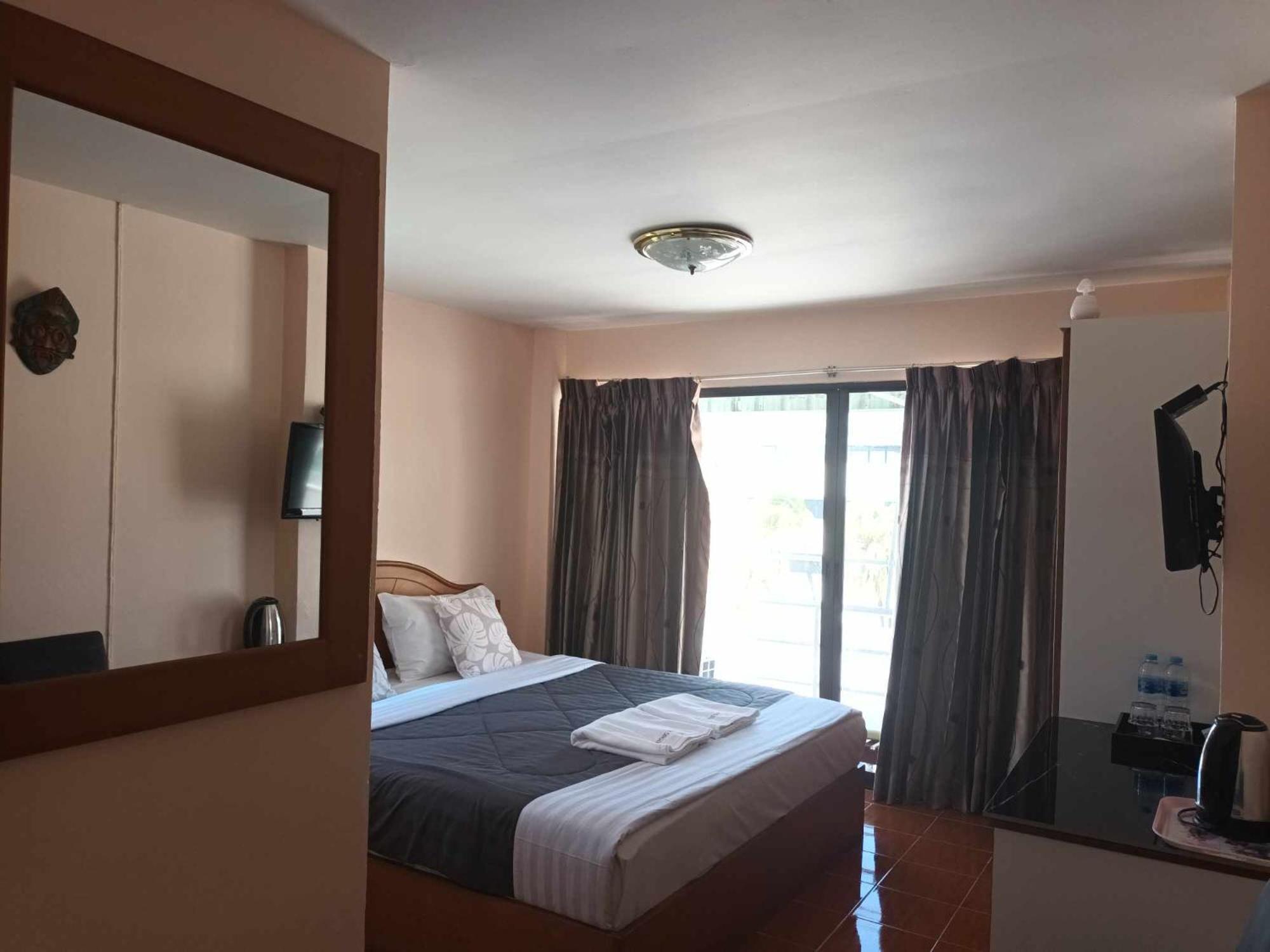 Patong Rose Guest House 50M To Beach Extérieur photo
